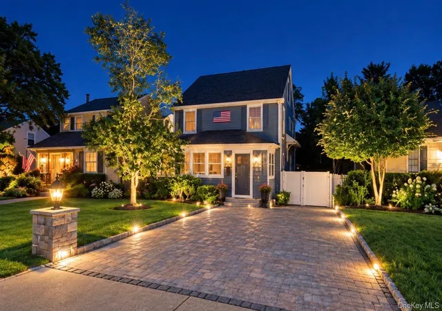 Photo 3 of Sale Pending at 182 School St, Oyster Bay, NY 11771 | MLS# 1048523 | Listing updated on 2026-10-07