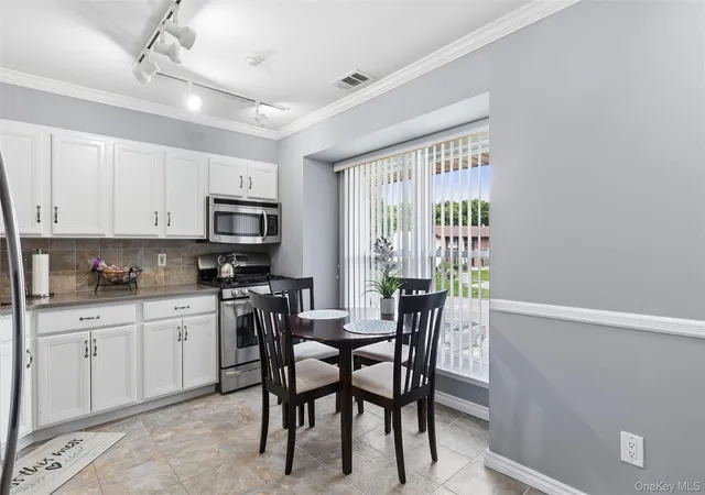 Listing Photo 4 - Condo for sale in building located at 2 Hemlock Ct, Brookhaven, NY 11784 - Unit #2