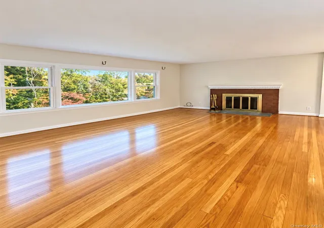 Photo 3 of Single family home for sale at 138 Edgecliff Ter, Yonkers, NY 10705 | MLS# 1048534 | Listing updated on 2026-10-13