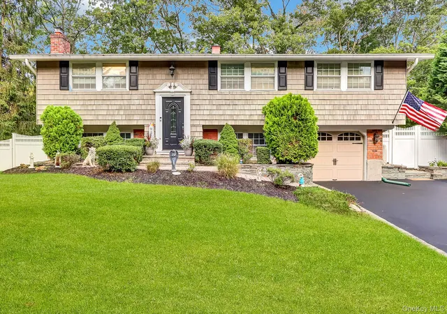 Photo 1 of Single family home for sale at 1 Cottontail Ln, Brookhaven, NY 11733 | MLS# 1048542 | Listing updated on 2026-09-19