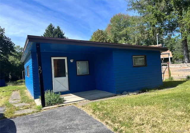 Single family home for sale at 27 E Dorsey Ln, Hyde Park, NY 12601 | MLS# 1048545