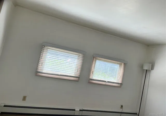 Photo 4 of Single family home for sale at 27 E Dorsey Ln, Hyde Park, NY 12601 | MLS# 1048545 | Listing updated on 2026-09-14