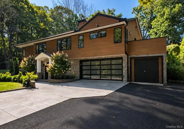 Photo 1 of Single family home for sale at 6 Tanyard Ln, Huntington, NY 11743 | MLS# 1048552 | Listing updated on 2026-09-21