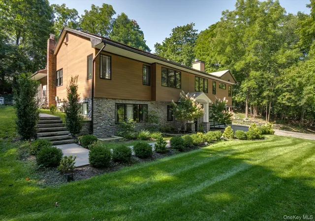 Photo 2 of Single family home for sale at 6 Tanyard Ln, Huntington, NY 11743 | MLS# 1048552 | Listing updated on 2026-09-21
