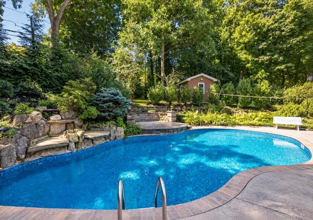 Photo 4 of Single family home for sale at 6 Tanyard Ln, Huntington, NY 11743 | MLS# 1048552 | Listing updated on 2026-09-21