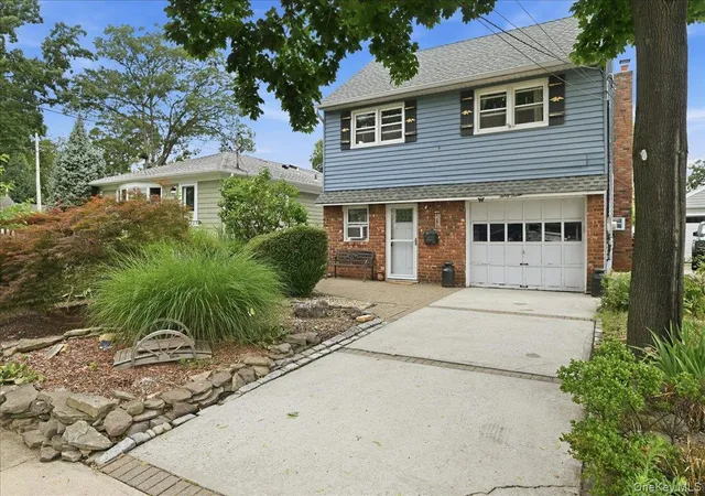 Photo 2 of Single family home for sale at 37 Cherry St, Oyster Bay, NY 11758 | MLS# 1048557 | Listing updated on 2026-09-13