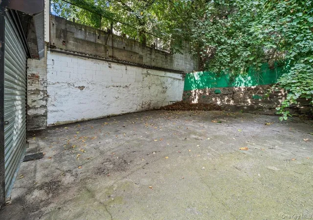 Listing Photo 2 - Condo for sale in building located at 1373 Plimpton Ave, New York, NY 10452
