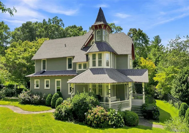 Photo 2 of Sale Pending at 534 Main St, Huntington, NY 11768 | MLS# 1048573 | Listing updated on 2026-10-05