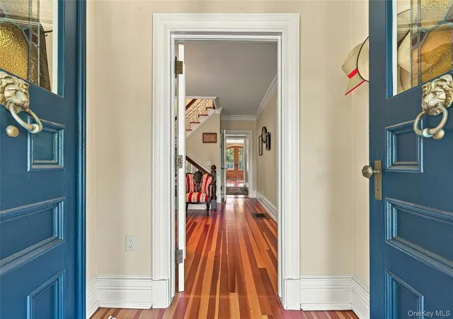 Photo 3 of Sale Pending at 534 Main St, Huntington, NY 11768 | MLS# 1048573 | Listing updated on 2026-10-05