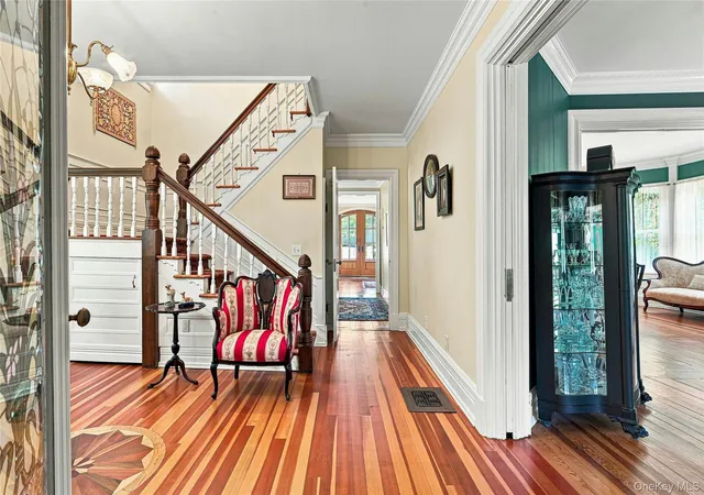 Photo 4 of Sale Pending at 534 Main St, Huntington, NY 11768 | MLS# 1048573 | Listing updated on 2026-10-05