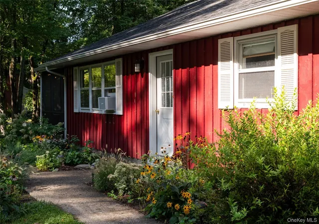 Photo 4 of Sale Pending at 303 Sepasco Lake Dr, Rhinebeck, NY 12572 | MLS# 1048580 | Listing updated on 2026-10-04