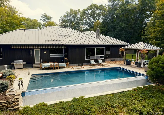 Photo 2 of Single family home for sale at 8 Sarah Ct, Red Hook, NY 12572 | MLS# 1048583 | Listing updated on 2026-10-06