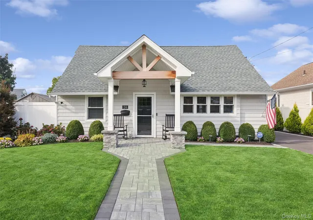 Photo 1 of Sale Pending at 24 Essen Pl, Oyster Bay, NY 11714 | MLS# 1048613 | Listing updated on 2026-10-08