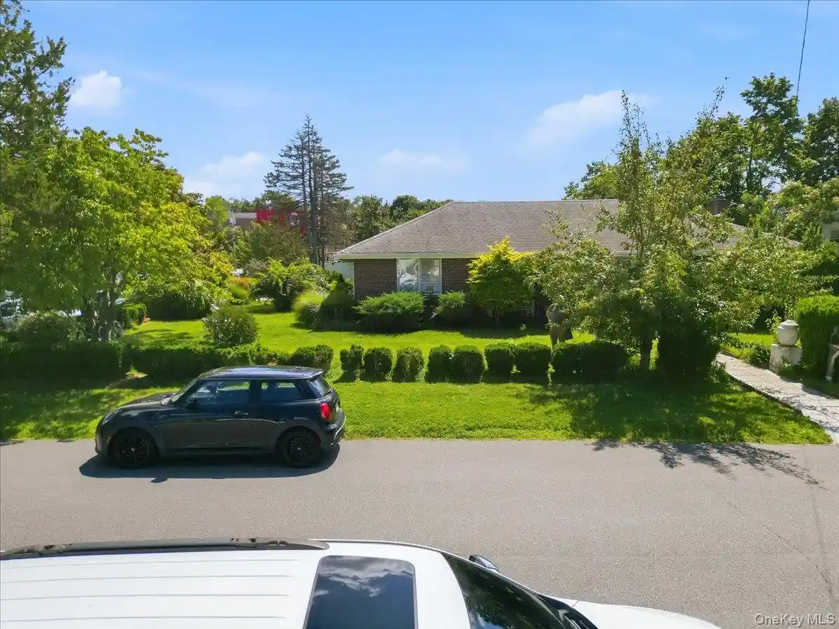 Listing Photo 2 - Condo for sale in 18 E 25th St located at 18 E 25th St, Huntington, NY 11746 - Unit 18 E 25th Street