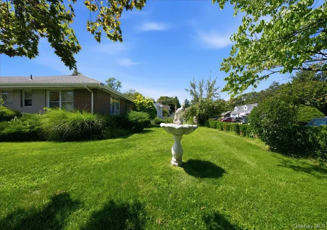 Listing Photo 4 - Condo for sale in building located at 18 E 25th St, Huntington, NY 11746