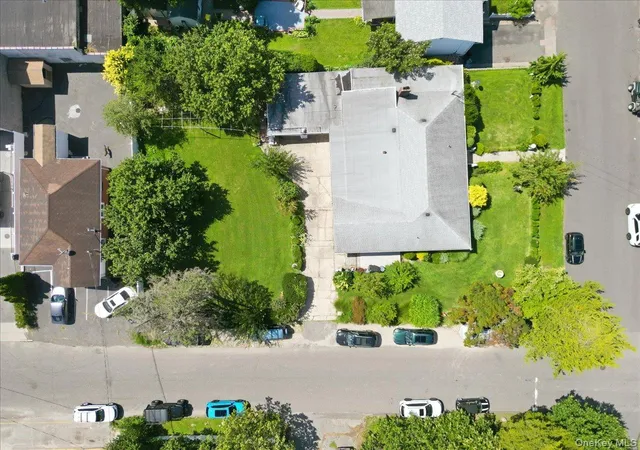 Listing Photo 5 - Condo for sale in building located at 18 E 25th St, Huntington, NY 11746