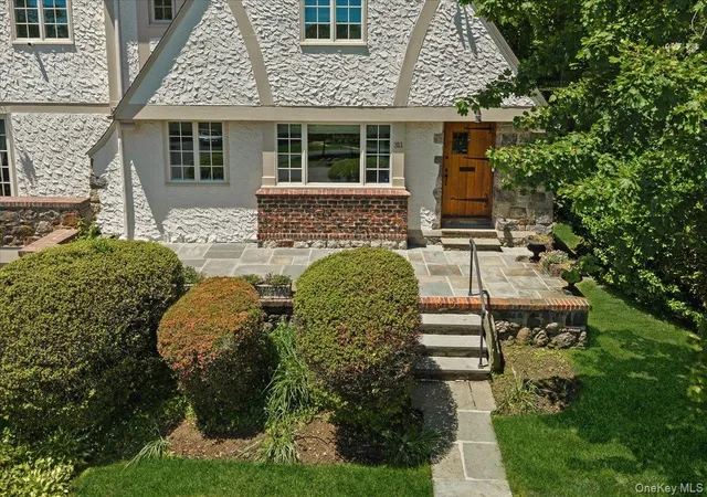 Photo 3 of Sale Pending at 311 Lyncroft Rd, New Rochelle, NY 10804 | MLS# 1048619 | Listing updated on 2026-09-19