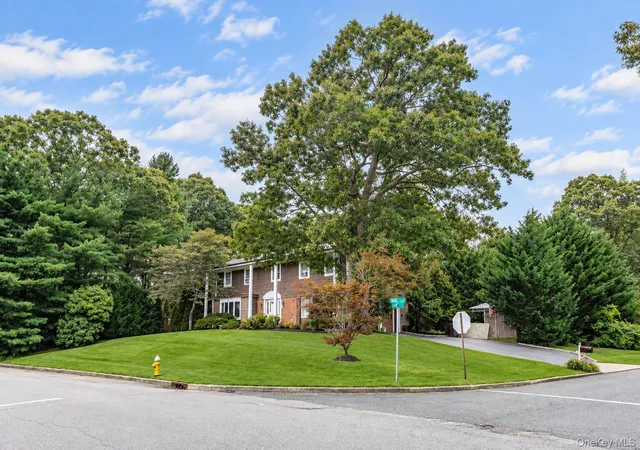 Photo 3 of Single family home for sale at 138 Main Ave, Brookhaven, NY 11755 | MLS# 1048636 | Listing updated on 2026-09-16