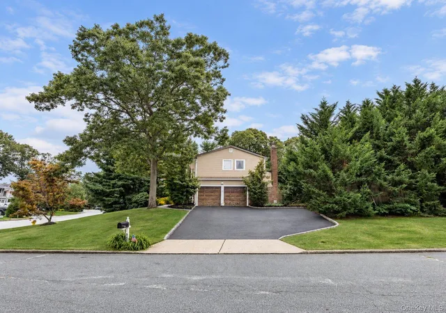 Photo 3 of Single family home for sale at 138 Main Ave, Brookhaven, NY 11755 | MLS# 1048636 | Listing updated on 2026-09-27