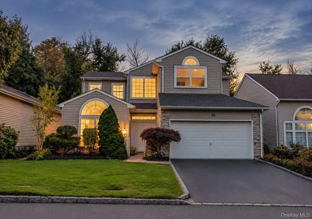 Photo 3 of Single family home for sale at 32 Hamlet Dr, Islip, NY 11788 | MLS# 1048645 | Listing updated on 2026-10-08