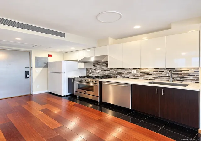 Photo 2 of Condo for sale at 14238 37th Avenue #4A, New York, NY 11354 | MLS# 1048651 | Listing updated on 2026-10-01