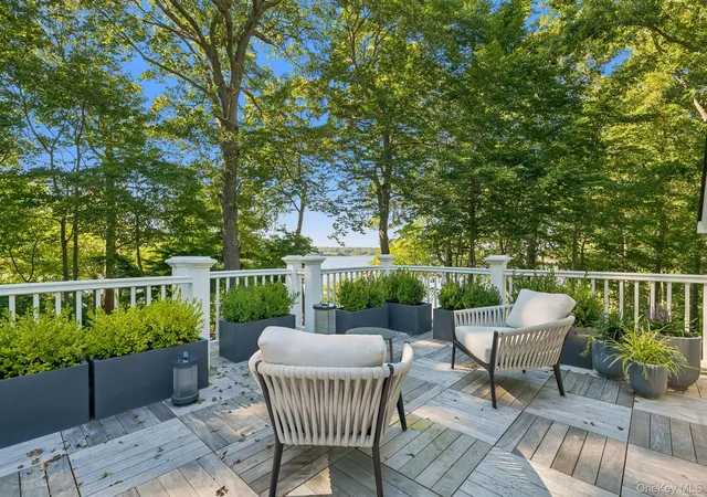 Photo 3 of Sale Pending at 31 Thompson Ln, Smithtown, NY 11780 | MLS# 1048653 | Listing updated on 2026-09-21