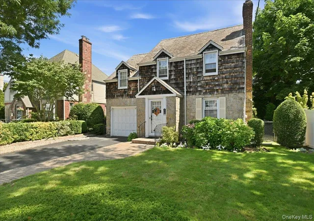 Photo 3 of Single family home for sale at 15 May Ct, Hempstead, NY 11570 | MLS# 1048654 | Listing updated on 2026-10-08