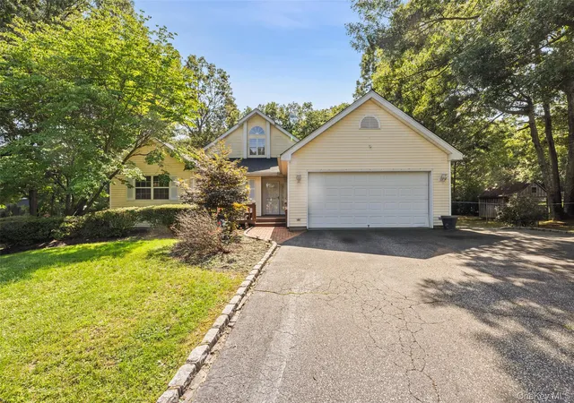 Photo 2 of Single family home for sale at 4 Thunderbird Ct, Brookhaven, NY 11786 | MLS# 1048678 | Listing updated on 2026-10-04