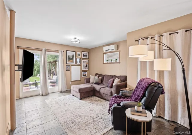 Photo 3 of Single family home for sale at 547 Sunnybrook Dr, Hempstead, NY 11572 | MLS# 1048688 | Listing updated on 2026-10-08