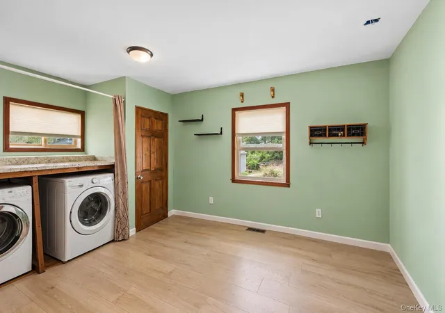 Photo 4 of Single family home for sale at 547 Sunnybrook Dr, Hempstead, NY 11572 | MLS# 1048688 | Listing updated on 2026-10-08