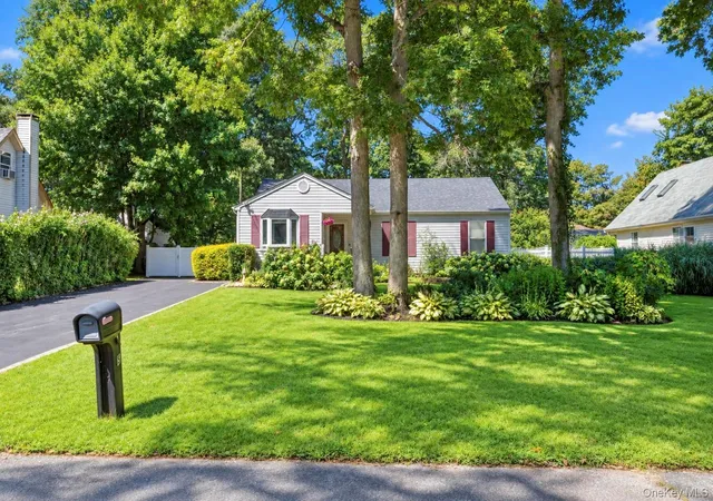 Photo 4 of Sale Pending at 115 Colin Dr, Brookhaven, NY 11967 | MLS# 1048699 | Listing updated on 2026-09-25