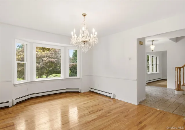 Photo 4 of Sale Pending at 18 White Deer Ct, Huntington, NY 11743 | MLS# 1048704 | Listing updated on 2026-10-11