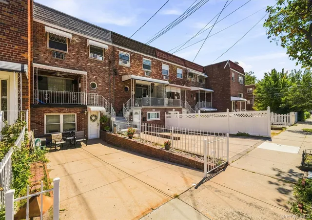 Photo 1 of Single family home for sale at 1018 Throggmorton Ave, New York, NY 10465 | MLS# 1048708 | Listing updated on 2026-09-17