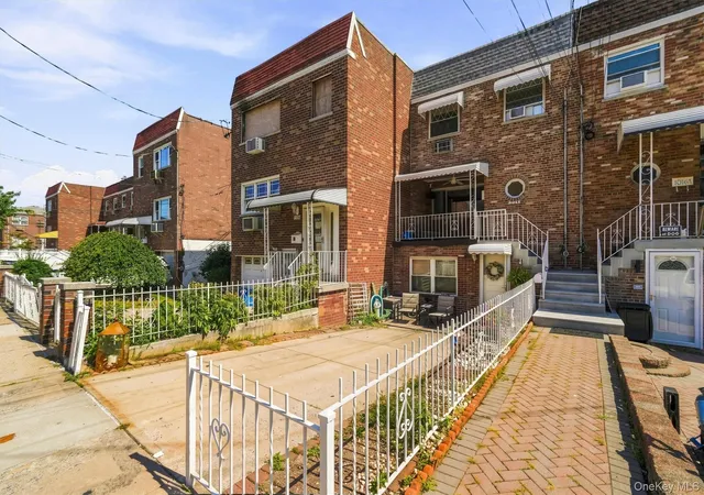 Photo 2 of Single family home for sale at 1018 Throggmorton Ave, New York, NY 10465 | MLS# 1048708 | Listing updated on 2026-09-17