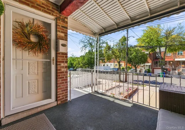 Photo 4 of Single family home for sale at 1018 Throggmorton Ave, New York, NY 10465 | MLS# 1048708 | Listing updated on 2026-09-17