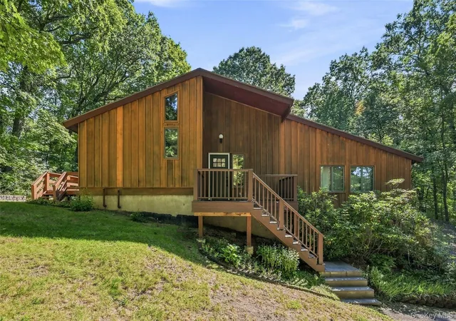 Photo 1 of Single family home for sale at 90 Highland Ave, Marlboro, NY 12542 | MLS# 1048731 | Listing updated on 2026-09-30
