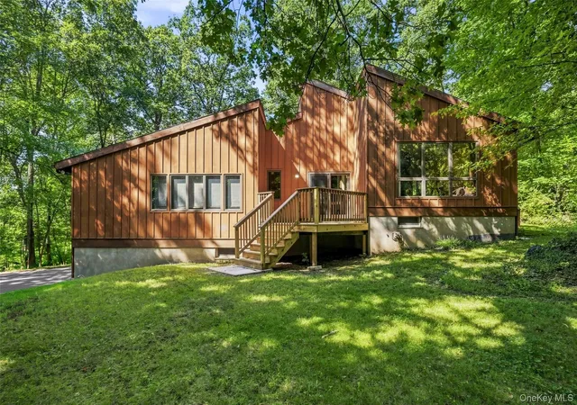 Photo 3 of Single family home for sale at 90 Highland Ave, Marlboro, NY 12542 | MLS# 1048731 | Listing updated on 2026-09-30