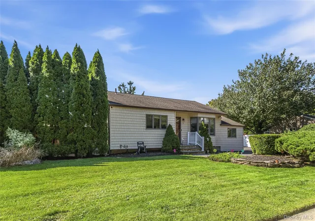 Photo 3 of Single family home for sale at 78 Little Plains Rd, Huntington, NY 11743 | MLS# 1048733 | Listing updated on 2026-10-01