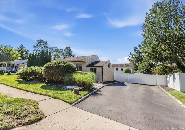 Photo 3 of Single family home for sale at 78 Little Plains Rd, Huntington, NY 11743 | MLS# 1048733 | Listing updated on 2026-10-01