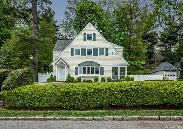 Photo 1 of Single family home for sale at 62 Summit Ave, Eastchester, NY 10708 | MLS# 1048742 | Listing updated on 2026-09-14