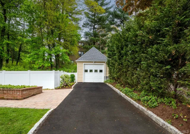 Photo 30 of Single family home for sale at 62 Summit Ave, Eastchester, NY 10708 | MLS# 1048742 | Listing updated on 2026-09-14
