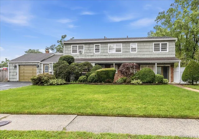 Photo 1 of Single family home for sale at 1 Greentree Cir, North Hempstead, NY 11590 | MLS# 1048748 | Listing updated on 2026-09-21