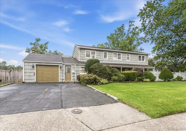 Photo 2 of Single family home for sale at 1 Greentree Cir, North Hempstead, NY 11590 | MLS# 1048748 | Listing updated on 2026-09-21