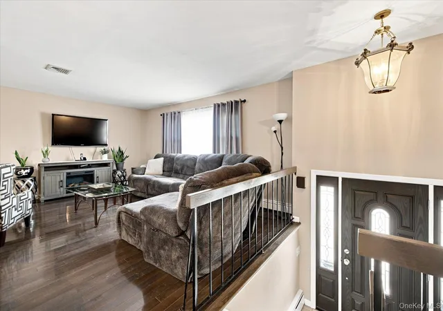 Photo 3 of Single family home for sale at 1985 Park St, Hempstead, NY 11509 | MLS# 1048755 | Listing updated on 2026-10-07