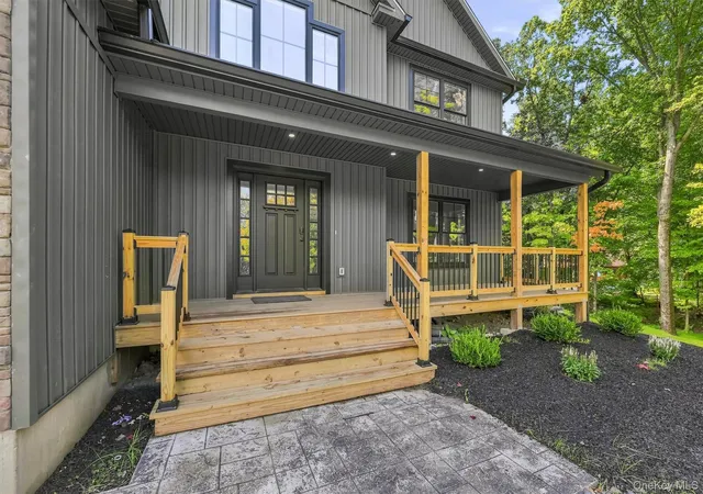Photo 2 of Single family home for sale at 4 Cherry Hl Rd, Cornwall, NY 12518 | MLS# 1048771 | Listing updated on 2026-10-08