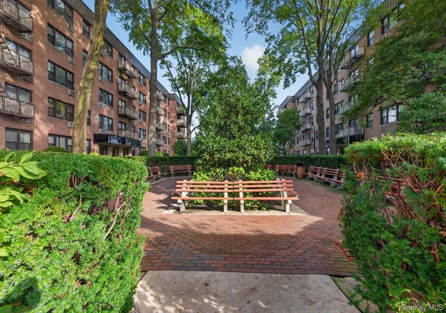 Photo 3 of Condo for sale at 4 Birchwood Ct #4G, North Hempstead, NY 11501 | MLS# 1048796 | Listing updated on 2026-10-02