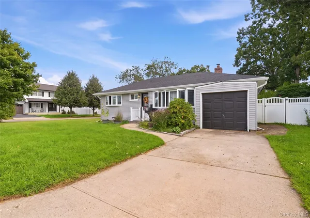 Photo 3 of Single family home for sale at 222 Jerusalem Ave, Oyster Bay, NY 11758 | MLS# 1048809 | Listing updated on 2026-09-19