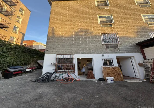 Photo 4 of House for sale at 643 Baker Ave, New York, NY 10460 | MLS# 1048812 | Listing updated on 2026-10-01