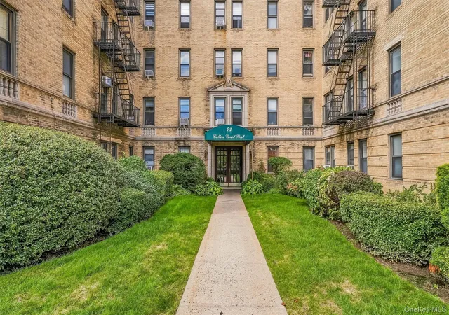 Condo for sale at 43 Calton Rd #3D, New Rochelle, NY 10804 | MLS# 1048818