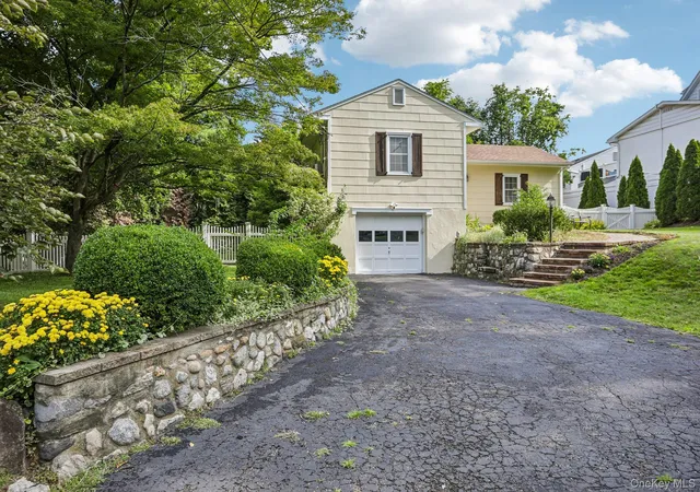 Photo 2 of Single family home for sale at 1 Brentwood Dr, Mount Pleasant, NY 10570 | MLS# 1048822 | Listing updated on 2026-09-12
